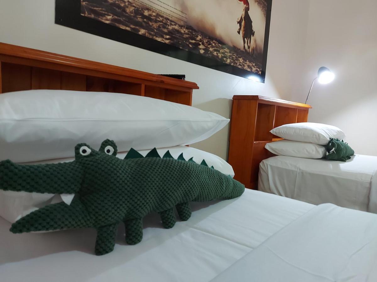 Litchfield Tourist Park Hotel Batchelor ภายนอก รูปภาพ
