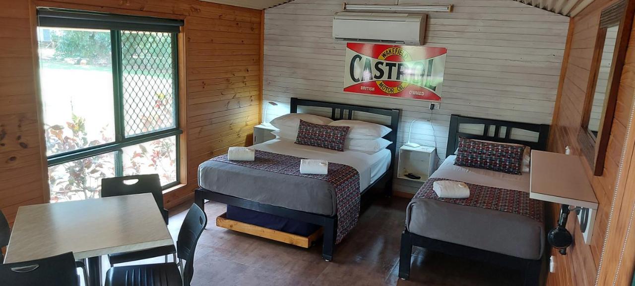 Litchfield Tourist Park Hotel Batchelor ภายนอก รูปภาพ